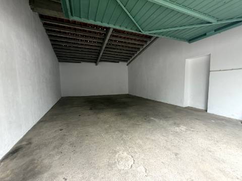 Moradia com Garagem/Quintal para Venda Conjunta no centro Crato
