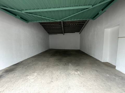 Moradia com Garagem/Quintal para Venda Conjunta no centro Crato