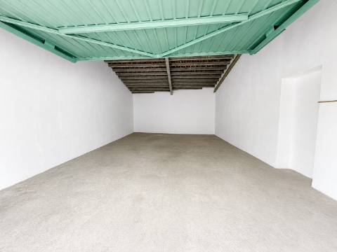 Moradia com Garagem/Quintal para Venda Conjunta no centro Crato