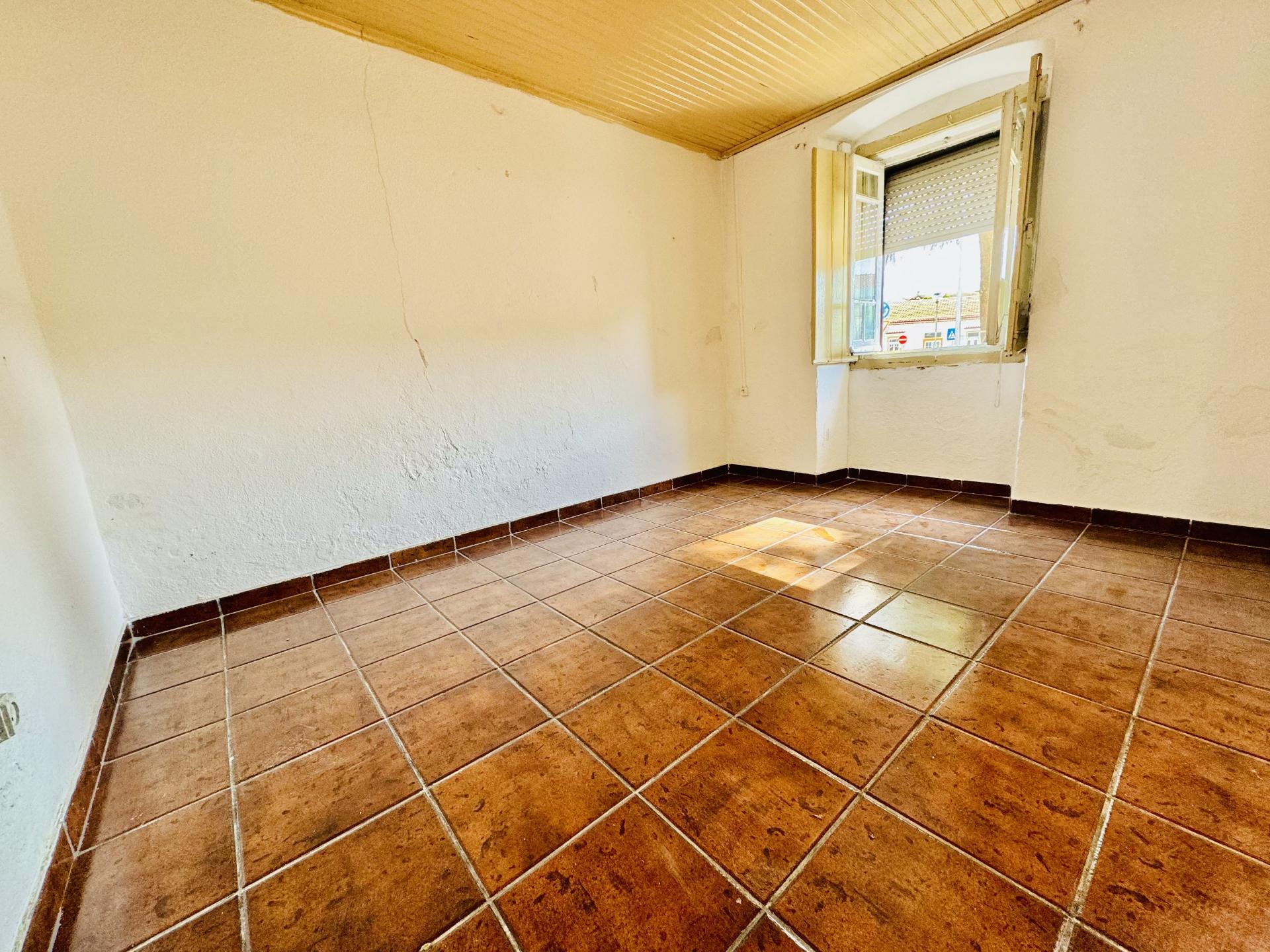 Moradia com Logradouro/Quintal no Coração do Crato a precisar de recuperação.