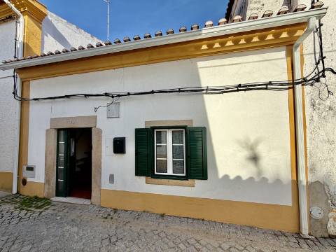 Moradia T2 com Quintal e Varanda | Pronta a Habitar