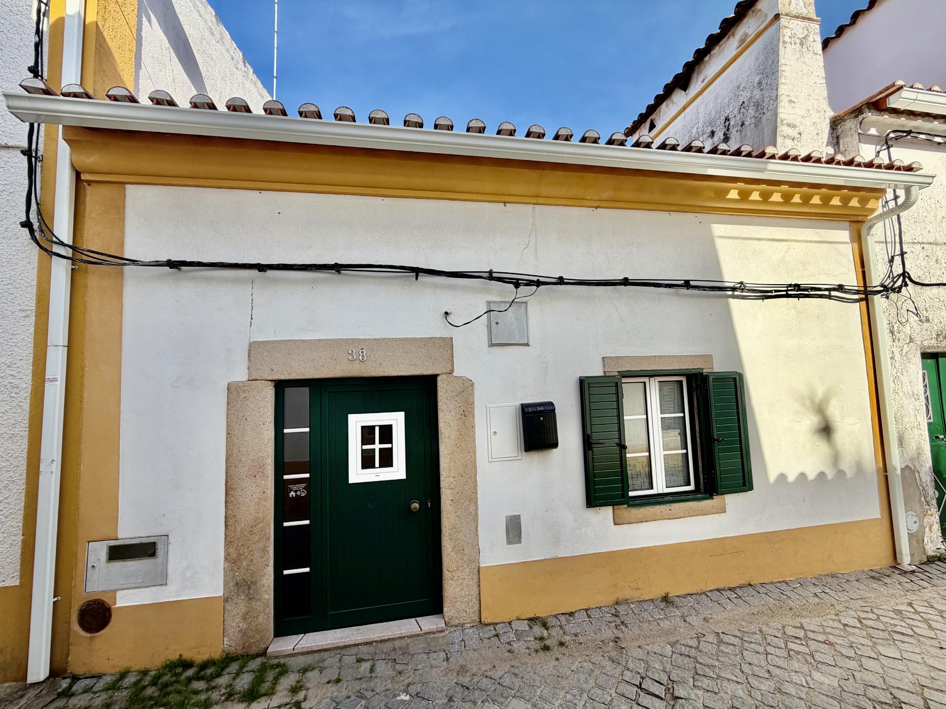 Moradia T2 com Quintal e Varanda | Pronta a Habitar