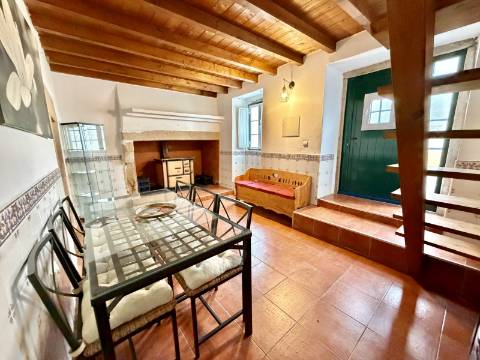 Moradia T2 com Quintal e Varanda | Pronta a Habitar