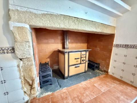 Moradia T2 com Quintal e Varanda | Pronta a Habitar