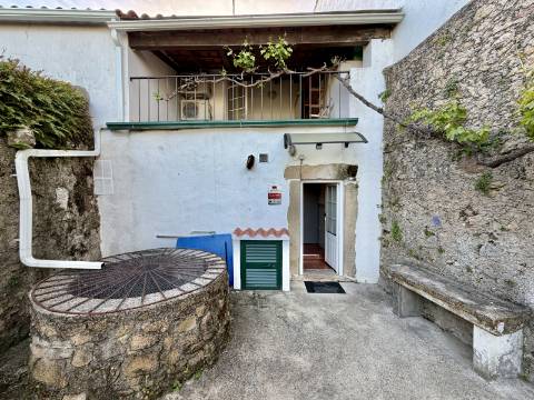 Moradia T2 com Quintal e Varanda | Pronta a Habitar