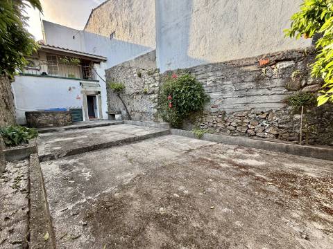 Moradia T2 com Quintal e Varanda | Pronta a Habitar