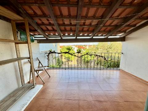 Moradia T2 com Quintal e Varanda | Pronta a Habitar