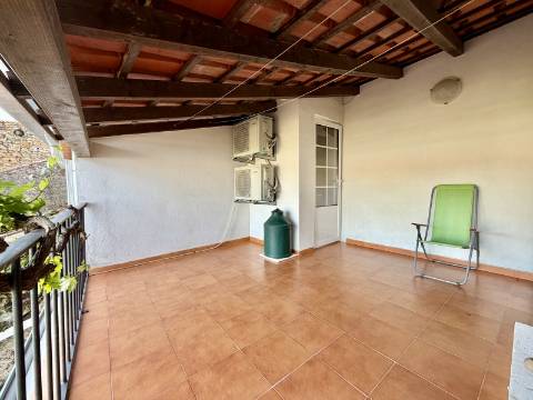 Moradia T2 com Quintal e Varanda | Pronta a Habitar