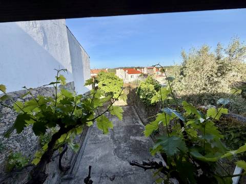 Moradia T2 com Quintal e Varanda | Pronta a Habitar