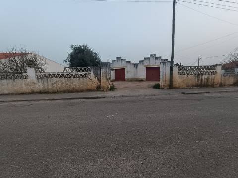 Espaço amplo com 3 casões e 750 m² de terreno em Casa Branca