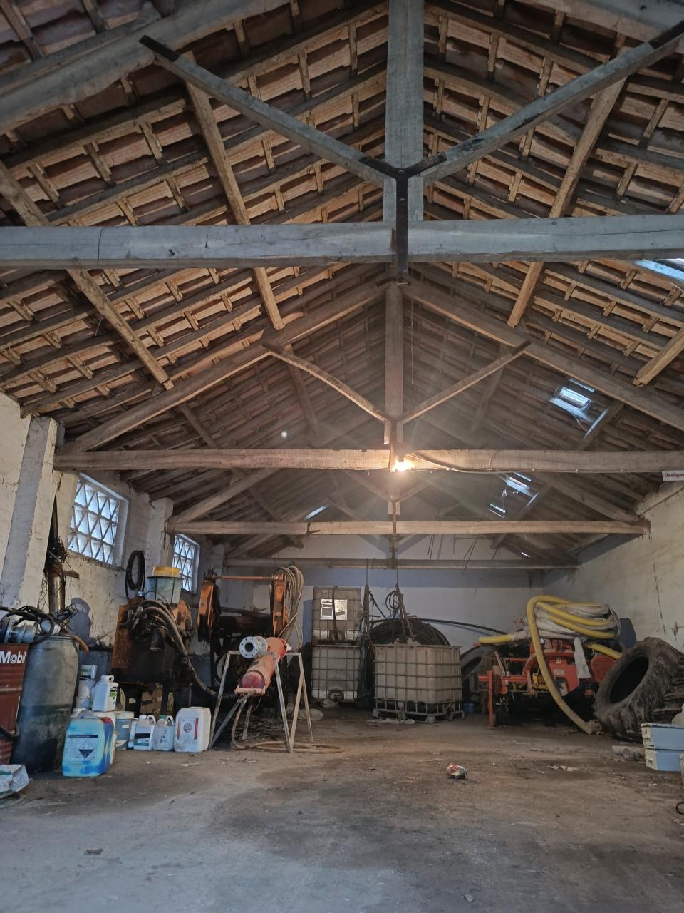 Espaço amplo com 3 casões e 750 m² de terreno em Casa Branca