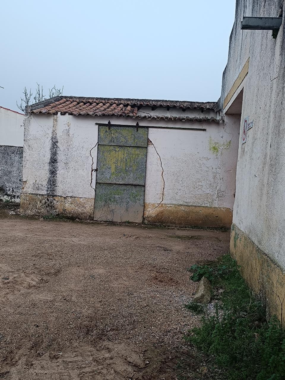 Espaço amplo com 3 casões e 750 m² de terreno em Casa Branca