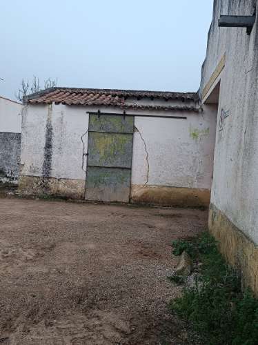Espaço amplo com 3 casões e 750 m² de terreno em Casa Branca