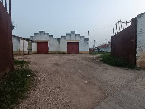 Espaço amplo com 3 casões e 750 m² de terreno em Casa Branca