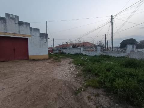 Espaço amplo com 3 casões e 750 m² de terreno em Casa Branca