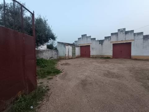 Espaço amplo com 3 casões e 750 m² de terreno em Casa Branca