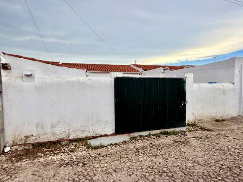 Moradia Térrea com Quintal no Crato - Oportunidade no Alto Alentejo