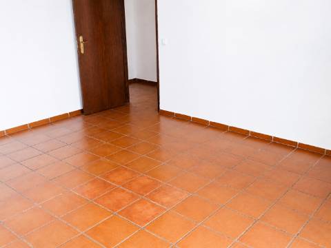 T3 com Suíte, Varanda e Garagem Fechada Zona Nobre de Elvas | Cidade Jardim