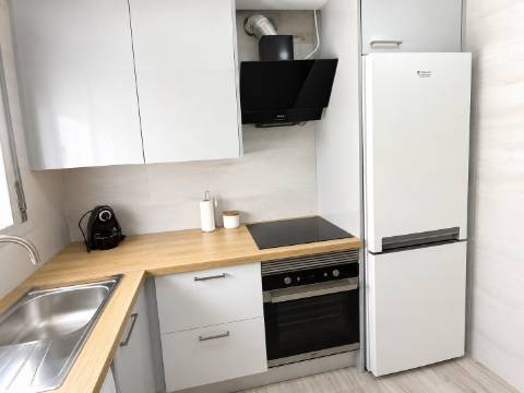 1ºANDAR DE UMA MORADIA TRIFAMILIAR C/3 GARAGENS, DE 3 PISOS, CV, RC E 1ºAndar varanda fechada e vista desafogada em Rana, São Domingos de Rana