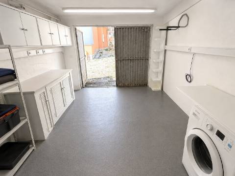 1ºANDAR DE UMA MORADIA TRIFAMILIAR C/3 GARAGENS, DE 3 PISOS, CV, RC E 1ºAndar varanda fechada e vista desafogada em Rana, São Domingos de Rana