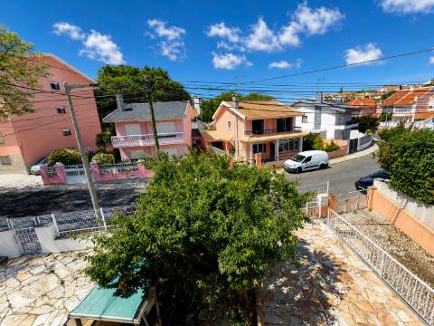 1ºANDAR DE UMA MORADIA TRIFAMILIAR C/3 GARAGENS, DE 3 PISOS, CV, RC E 1ºAndar varanda fechada e vista desafogada em Rana, São Domingos de Rana
