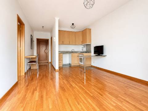 Apartamento T1 com Garagem e Varanda na Trofa