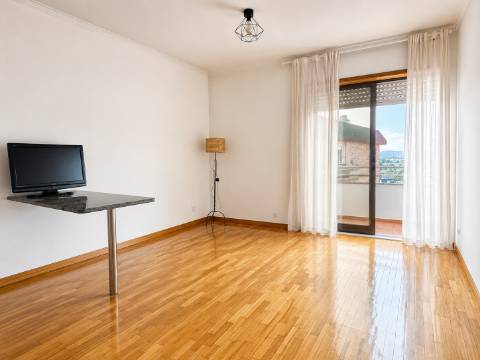 Apartamento T1 com Garagem e Varanda na Trofa