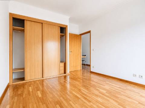 Apartamento T1 com Garagem e Varanda na Trofa