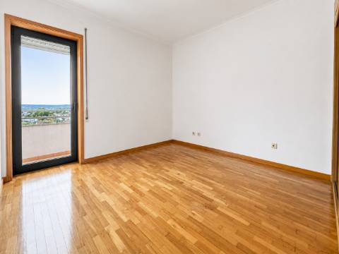 Apartamento T1 com Garagem e Varanda na Trofa