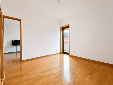Apartamento T1 com Garagem e Varanda na Trofa