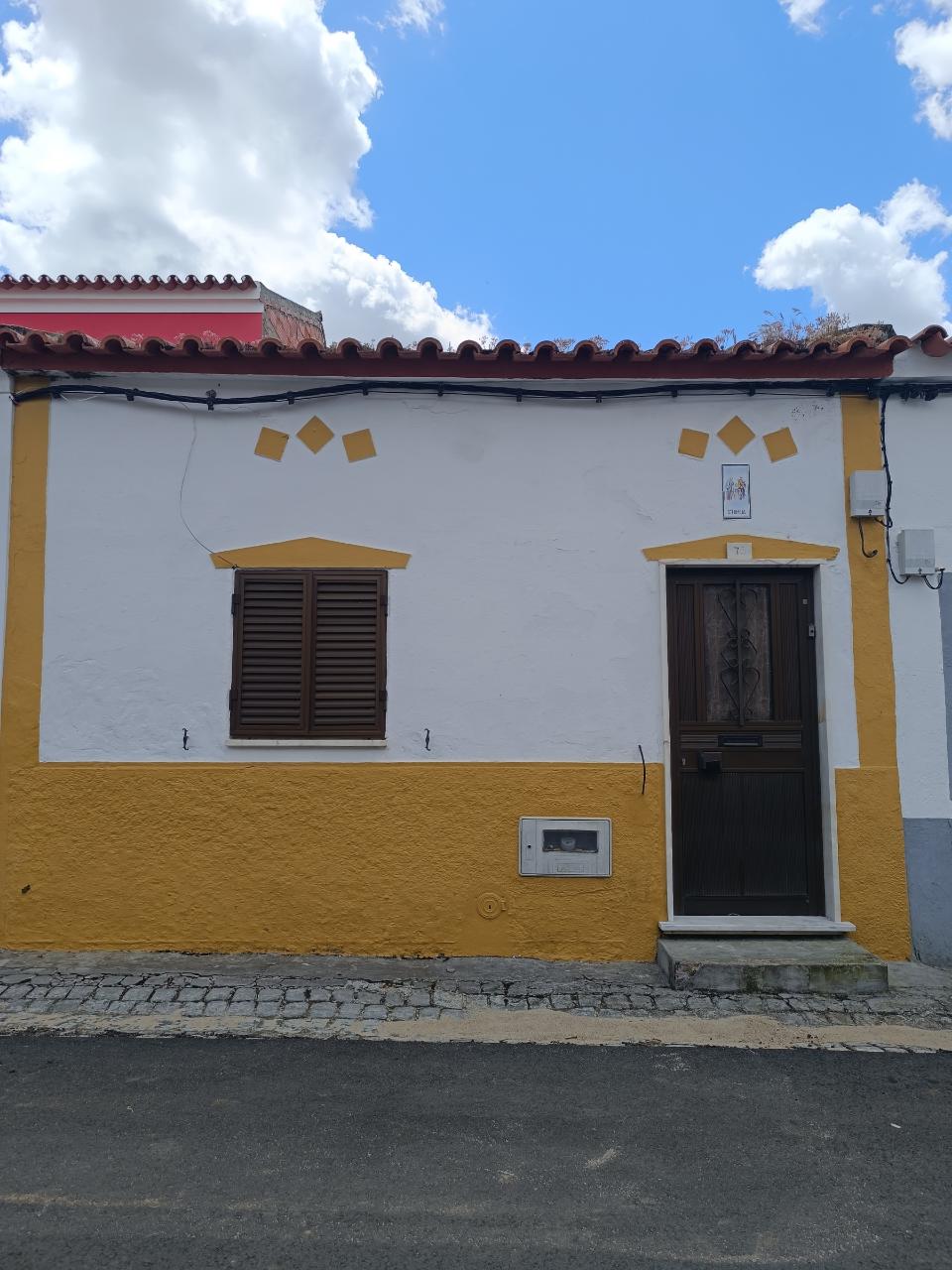 Moradia térrea com quintal na Casa Branca