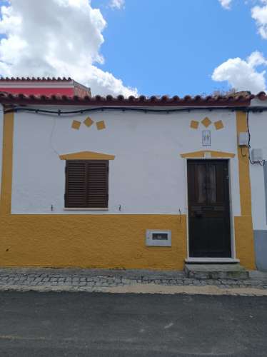 Moradia térrea com quintal na Casa Branca