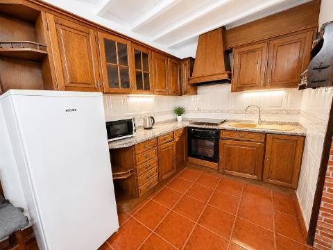 Moradia T5 com amplo logradouro, garagem e excelente espaço exterior em Alpalhão