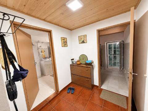 Moradia T5 com amplo logradouro, garagem e excelente espaço exterior em Alpalhão