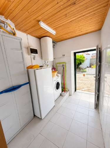 Moradia T5 com amplo logradouro, garagem e excelente espaço exterior em Alpalhão