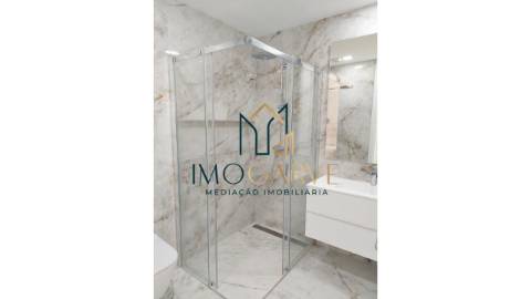 Apartamento T2 com Varandas Amplas...