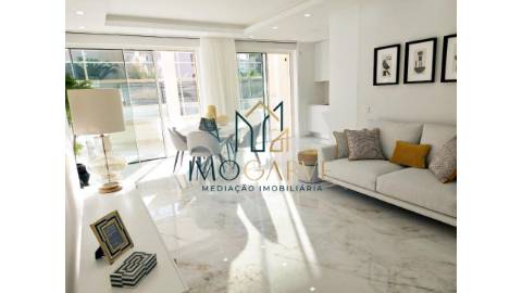 Apartamento T3 com Varandas Amplas,...