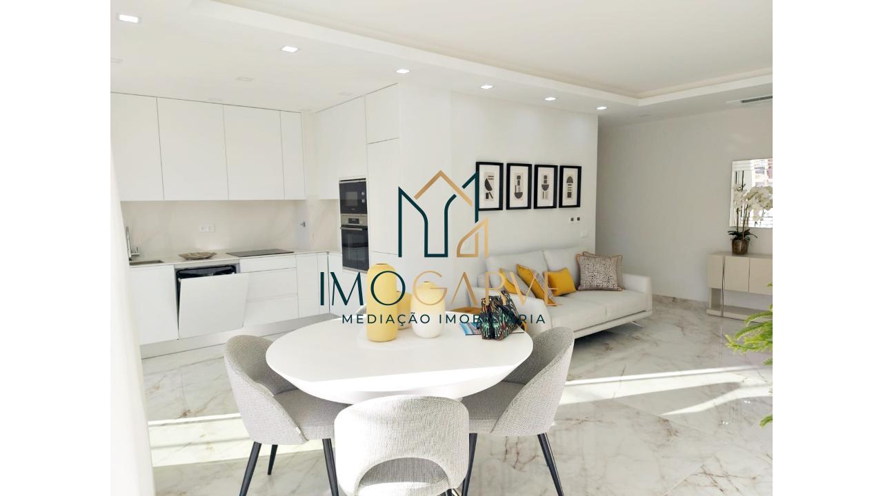 Apartamento T3 com Varandas Amplas,...