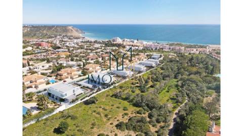 Moradia T3 com Piscina Privada e Vista Mar em...