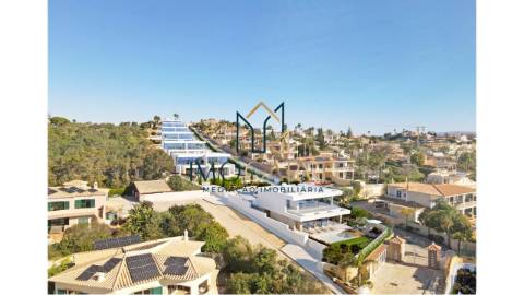 MORADIA T3 COM PISCINA E VISTA MAR
 
 Moradia T3...