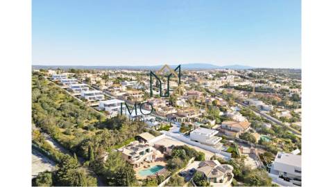 MORADIA T3 COM PISCINA E VISTA MAR
 
 Moradia T3...