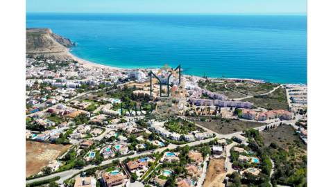 MORADIA T3 COM PISCINA E VISTA MAR
 
 Moradia T3...