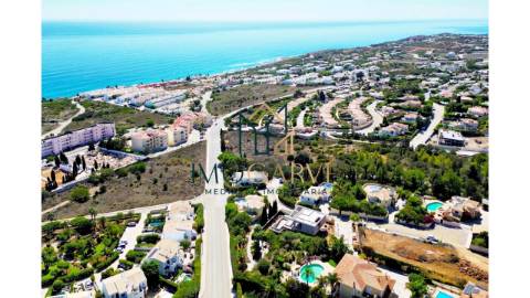 MORADIA T3 COM PISCINA E VISTA MAR
 
 Moradia T3...