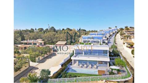 Moradia T3 com Piscina Privativa e Vista Mar em...