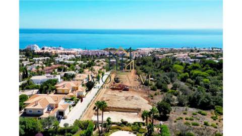 MORADIA T3 COM PISCINA PRIVADA E VISTA MAR...