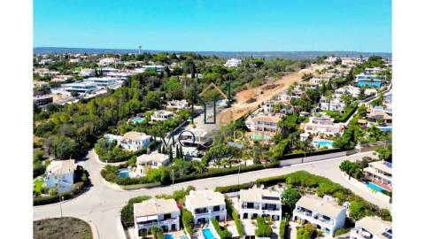 MORADIA T3 COM PISCINA PRIVADA COM VISTA MAR...