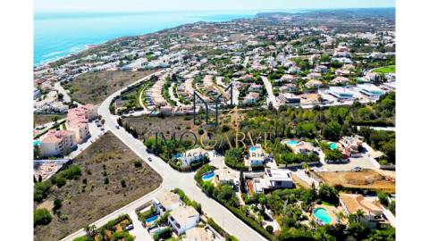 MORADIA T3 COM PISCINA PRIVADA COM VISTA MAR...