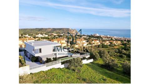 Moradia T3 Isolada com Piscina Privada e Vista...