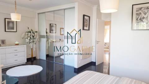 APARTAMENTO T4&nbsp;(convertido em T3) com...