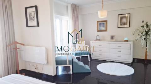 APARTAMENTO T4&nbsp;(convertido em T3) com...